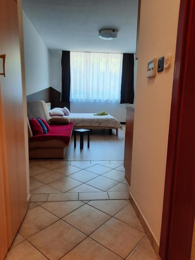 Apartmani Lorena Pula Buitenkant foto