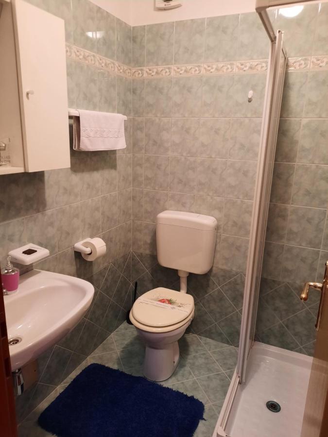 Apartmani Lorena Pula Buitenkant foto